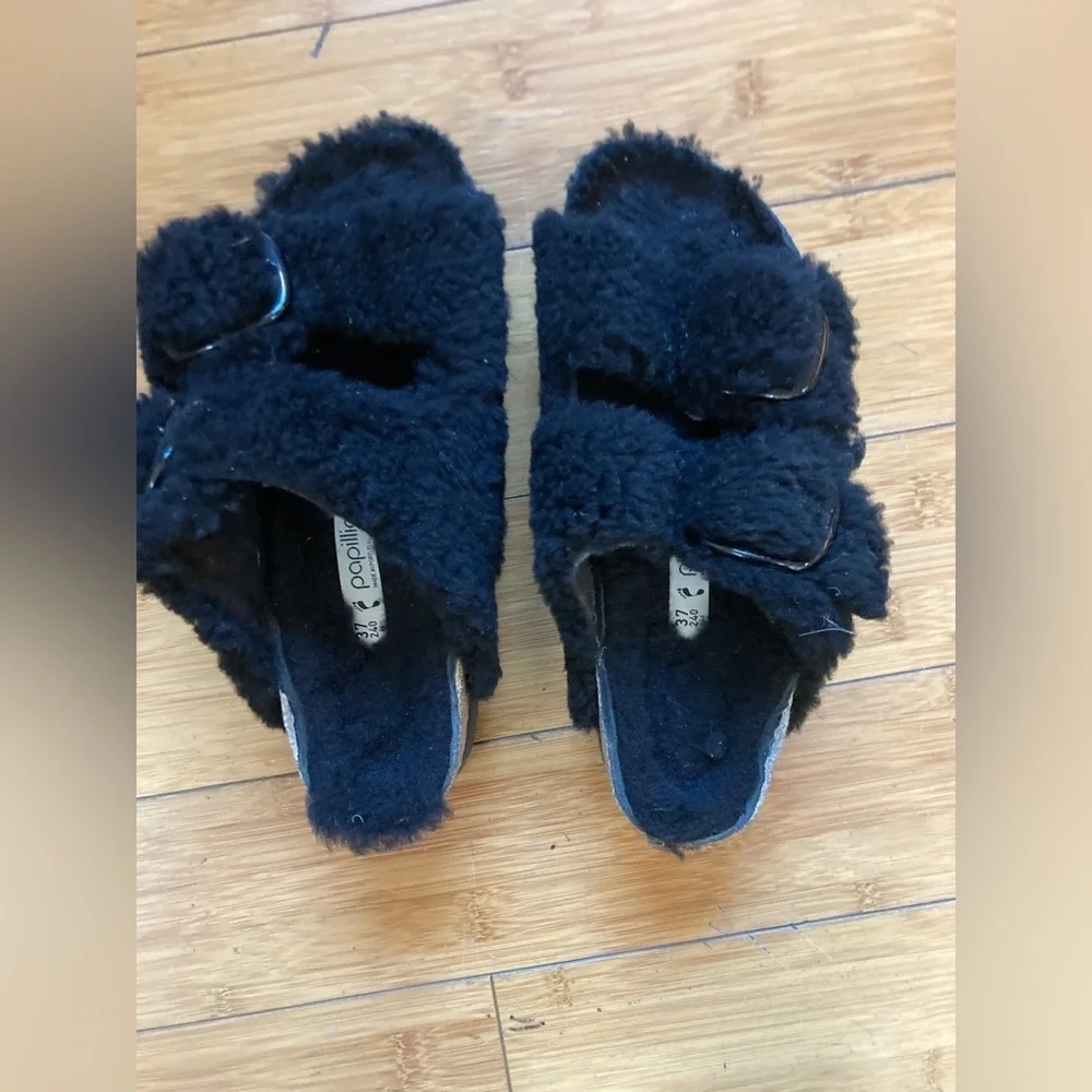 NEW Big Buckle Shearling